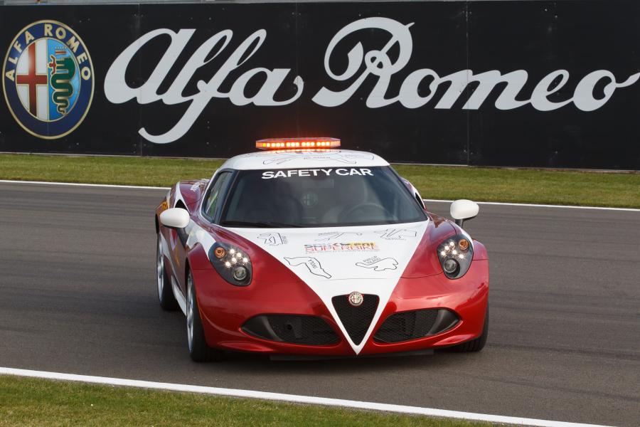 Alfa Romeo 4C SBK Safety Car (960) 2014 года  (фото 11 из 15)